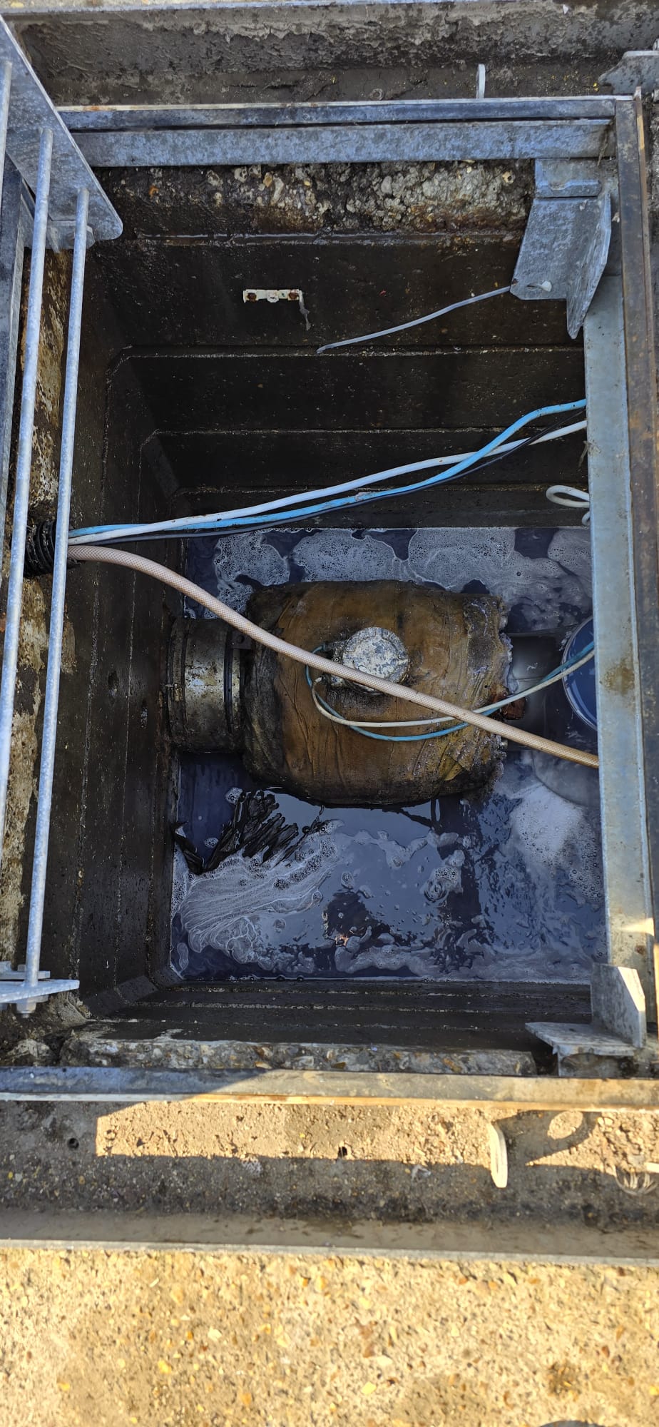 Pump chamber with foul water and control cabling